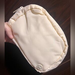 Gaiam Sidekick Waist Pack Belt Bag Cream  Adjustable Belt Fanny Pack